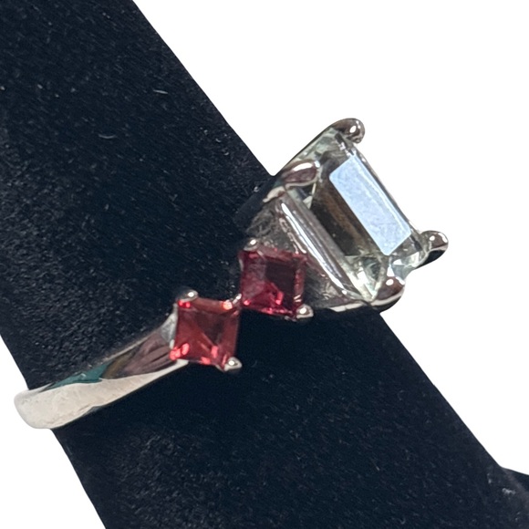Elegant Clear and Red Gemstone 925 Sterling Silver Ring Size 7 - Picture 2 of 5